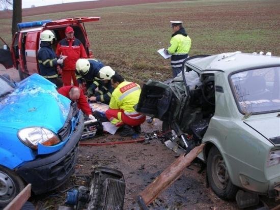 Střet osobních vozidel - Škoda vs. Renault - Slemeno u Vrchlabí na Trutnovs