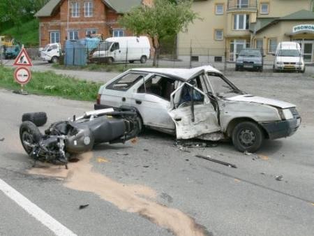 Brutální střet motorky s Formanem - Neznámá