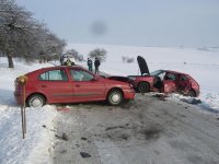 Po srážce dvou vozů celkem tři zranění - Kelč