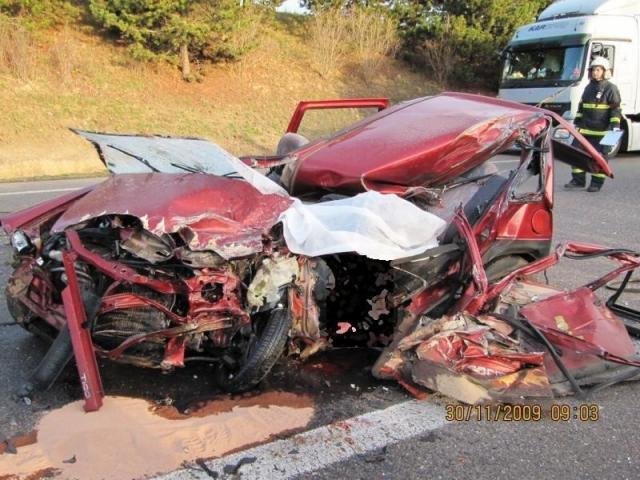 Zdemolované Daewoo Tico po střetu s náklaďákem - Jaroměř, Hradec Králové