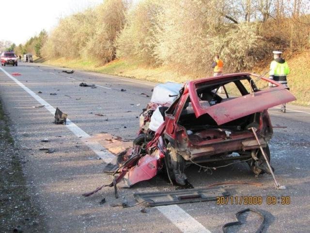 Zdemolované Daewoo Tico po střetu s náklaďákem - Jaroměř, Hradec Králové