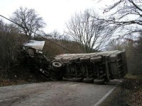 Střet plně naloženého kamionu a škodovky - Boskovice, Knínice