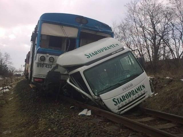 Motorový vlak se střetl s nákladním vozidlem - Šebkovice, Kojetice na Moravě