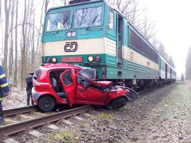 Vlak smetl Toyotu Yaris - Třebechovice pod Orebem, Týniš