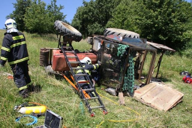 Mladík havaroval s traktorem - Všeminy