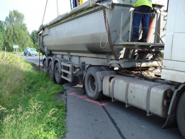 Bylo těsno a krajnice to nevydržela - Rychvald