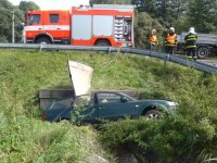 Při těžké nehodě Volkswagenu Passat se zranil řidič - Stonava
