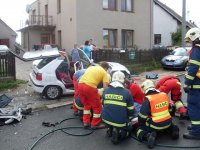 V autě zůstali tři lidé a ani ne roční dítě - Stíčany