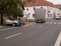 Střet kamionu s Audi A90 a cyklistkou