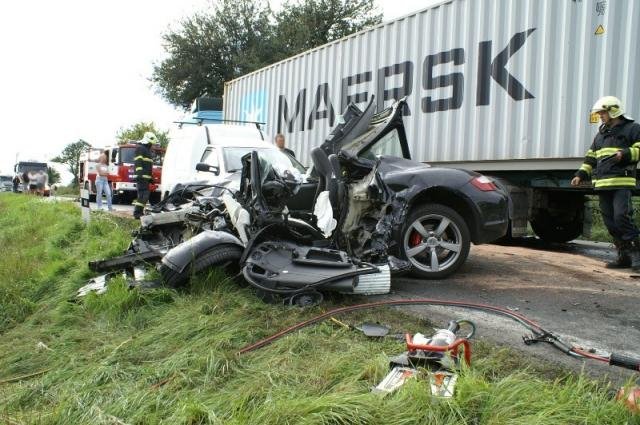 Řidič Porsche zahynul při nehodě u obce Ješín - Ješín