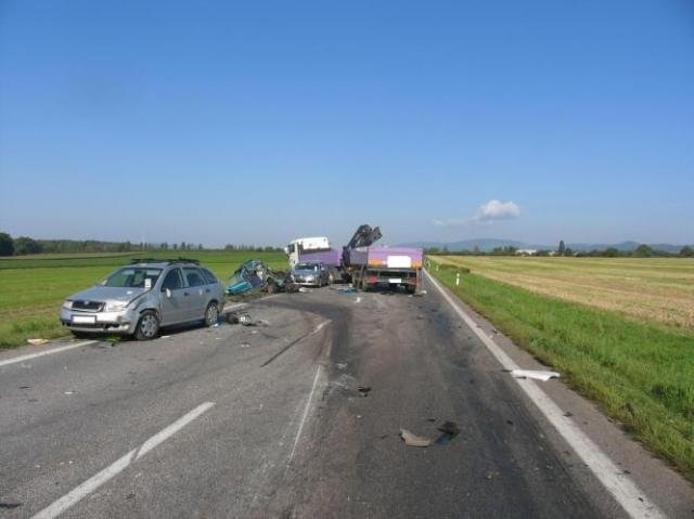 Při nehodě čtyř vozidel jedno smrtelné zranění - Úlibice