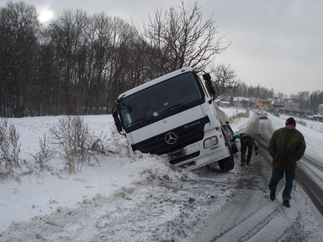 Při vyhýbání se utrhla krajnice - Děhylov