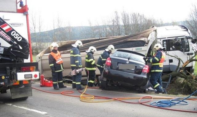 Dva mrtví a jedno lehké zranění při nehodě na Sokolovsku - Sokolov, Staré Sedlo