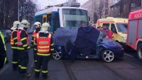 Ujížděl policii, po nárazu do tramvaje zemřel - Ostrava