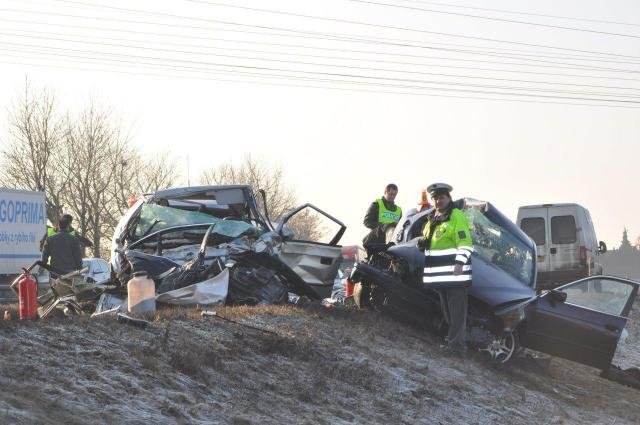 Smrtelná nehoda u Prostějova. Zemřelo 6 lidí - R46 směr Brno