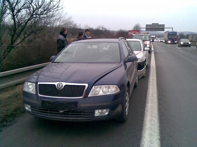 Nedodržení bezpečné vzdálenosti - D-1 km 192,8