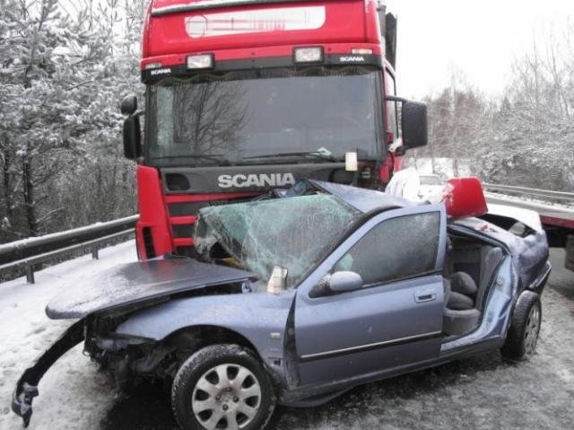 Střet s náklaďákem nepřežil řidič osobáku - Čimelice, Písek