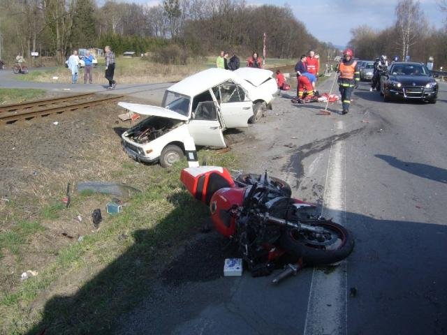 Motorkář zemřel po střetu s osobním vozidlem - Zašová, Zubří