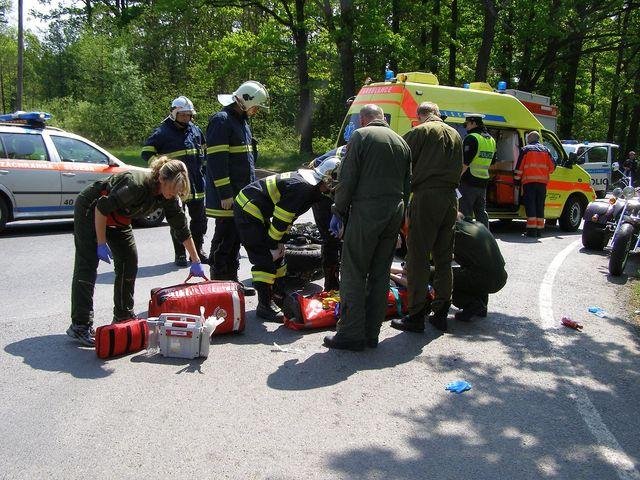 Nehoda motocyklu a tříkolky - Vysoká