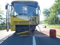 Autobus se střetl s Felicií - Velké Heraltice