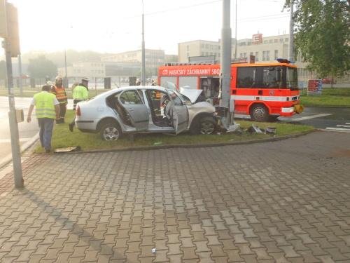 Mladík nepřežil náraz do sloupu - Moravská Ostrava