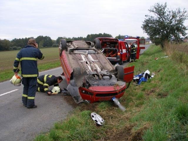 V havarovaném autě byly nádoby s tekutým dusíkem - Homyle, Roudnice