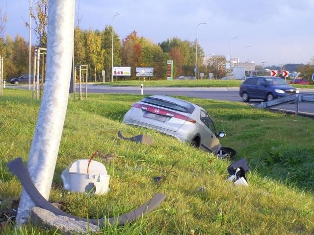 Se třemi promile sedl za volant a havaroval - Ostrava