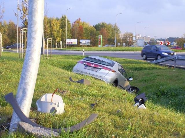 Se třemi promile sedl za volant a havaroval - Ostrava