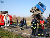 Převrácený náklaďák blokoval silnici - Ostrava - Heřmanice