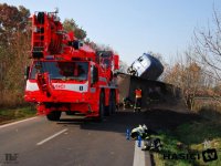 Převrácený náklaďák blokoval silnici - Ostrava - Heřmanice