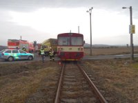 Náklaďák vs. motorový vlak plný dětí - Otice