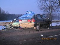 Čelní střet Felicie s autobusem si vyžádal lidský život - Dobruška