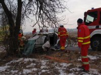 Mladík zemřel po nárazu do stromu - Tlumačov, Kunovice