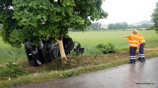 U Hředle na Berounsku se vážně zranil řidič - Zdice