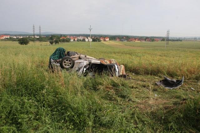 Dva mladíci zemřeli po nárazu do stromu - Bílovice