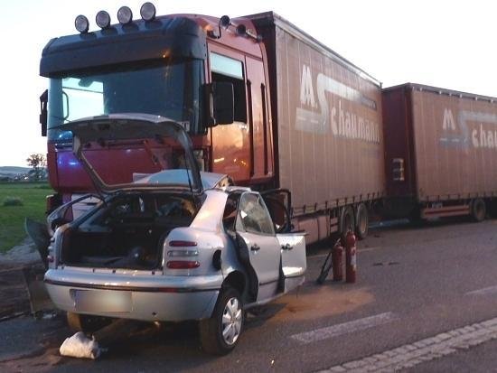 Riskantní předjíždění skončilo střetem s náklaďákem - Tlumačov