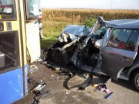Po střetu autobusu a vozidla jedna vážně zraněná řidička