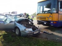 Po střetu autobusu a vozidla jedna vážně zraněná řidička - Rakvice