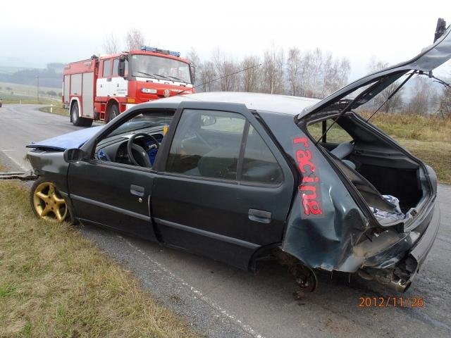 Při nehodě vypadla dívka z vozu - Čínov