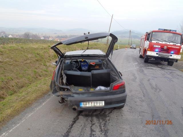 Při nehodě vypadla dívka z vozu - Čínov