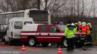 Střet dodávky a autobusu si vyžádal jednoho mrtvého - Zápy, Brandýs nad Labem