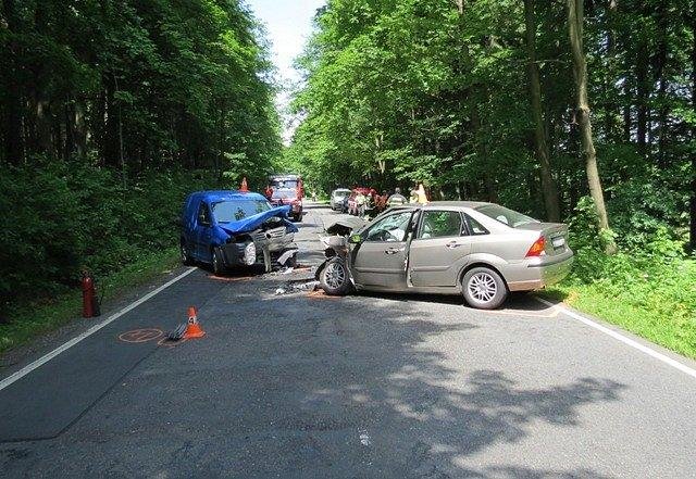 Čelní střet vozidel nedaleko Zlatých Hor - Zlaté Hory, Heřmanovice