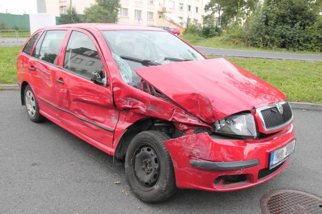 Dopravní nehoda s těžkým zraněním v Karlových Varech - Karlovy Vary
