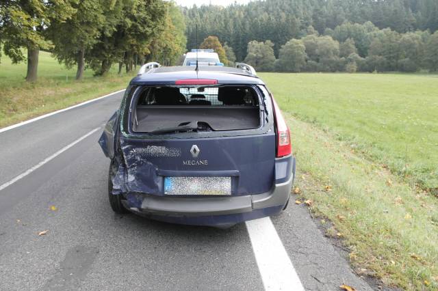 Cizinec nevěnoval pozornost řízení a boural - Kozlov, Bochov