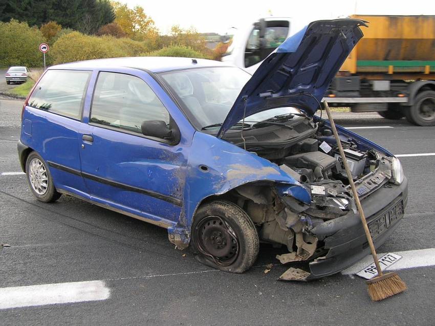 Nehoda traktoru a osobního automobilu v Chlumu u Plzně - Chlum u Plzně