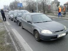 Klasický zaďour tří aut v Ostravě - Zábřehu - ulice Plzeňská, Ostrava-Zábřeh