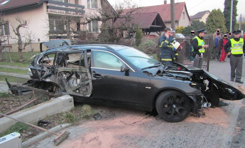 Dopravní nehodu BMW nepřežila sražená třináctiletá dívka - Rožnov pod Radhoštěm