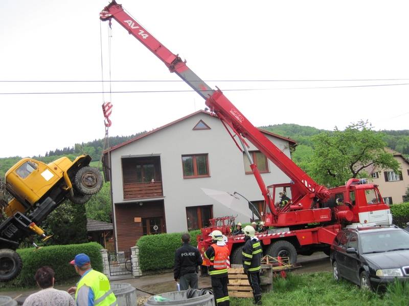 Praga V3S směrem vzhůru. Kuriózní nehoda - Valašská Polanka