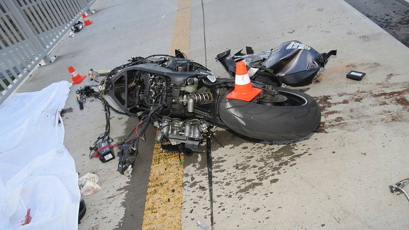 Motorkář vjel pod kola traktoru, na místě zemřel - Nový Bohumín