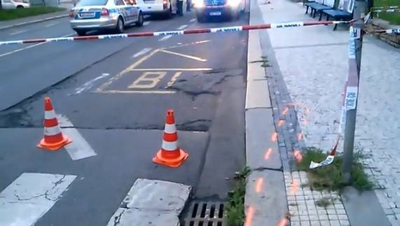 Řidič BMW srazil v Praze dívku, od nehody utekl - Praha, náměstí Kinských